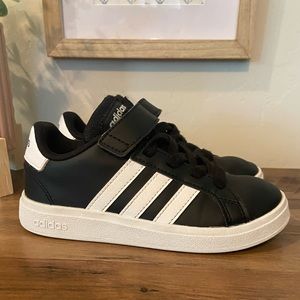 Adidas Kids' 4-7 Grand Court 2.0 shoes Size 12K Like New